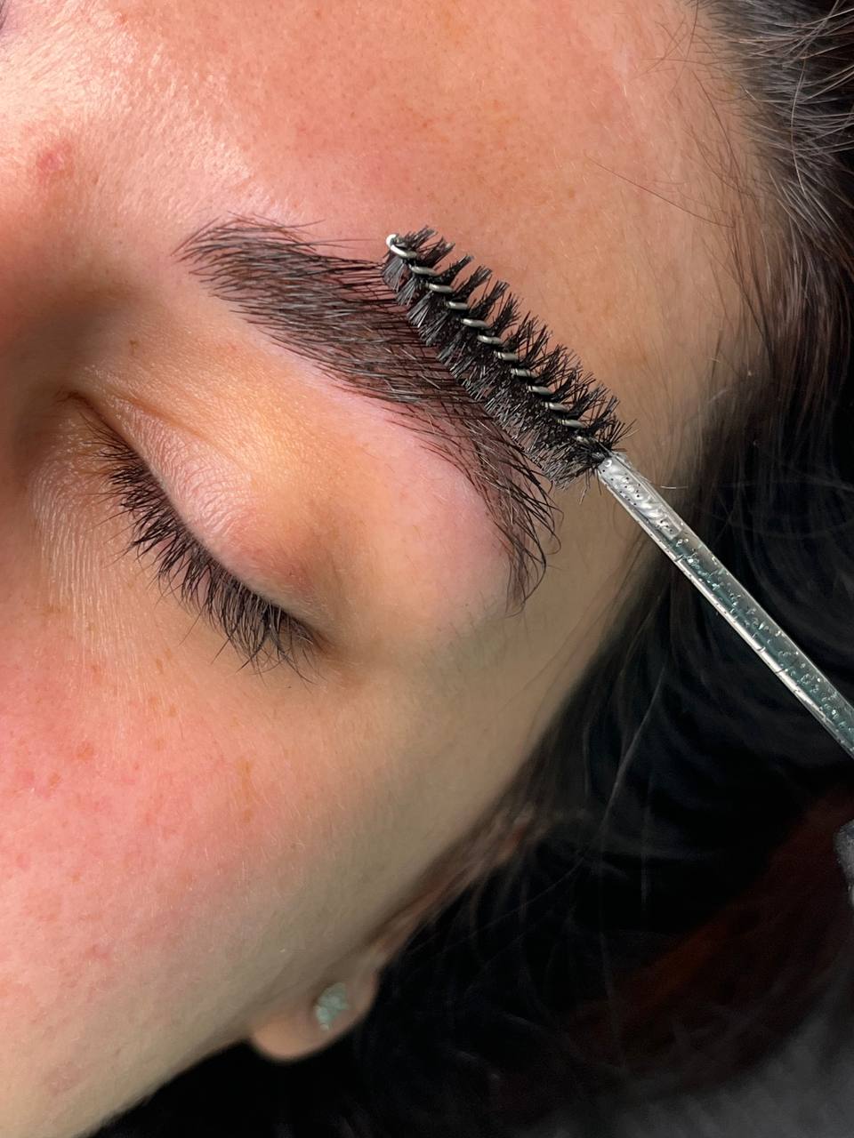Sopracciglia realizzate con microblading